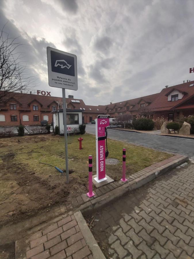 Hotel Fox Wolborz Екстер'єр фото