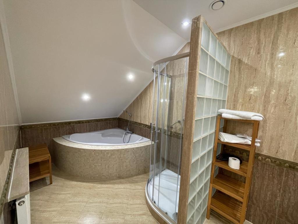 Hotel Fox Wolborz Екстер'єр фото