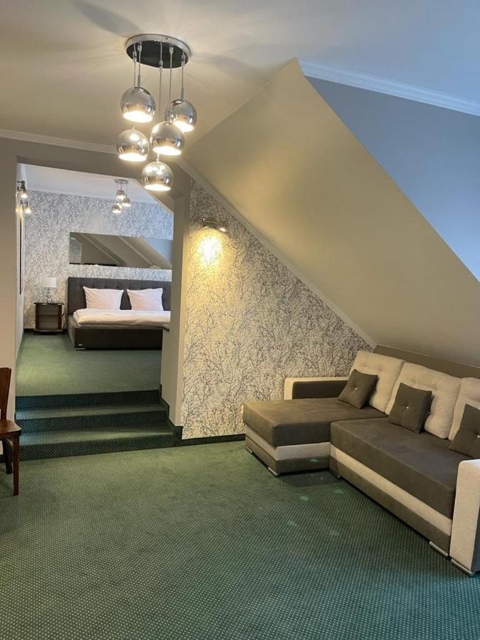 Hotel Fox Wolborz Екстер'єр фото