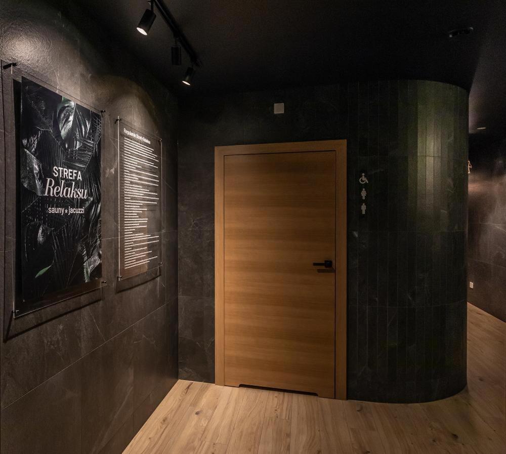 Hotel Fox Wolborz Екстер'єр фото