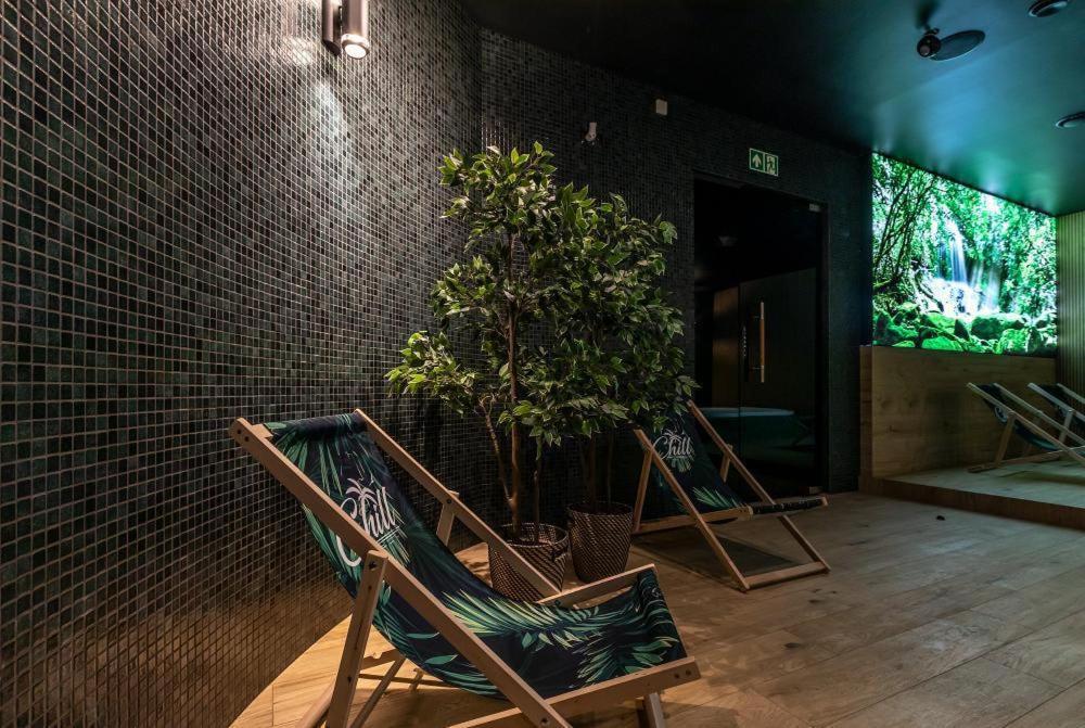 Hotel Fox Wolborz Екстер'єр фото