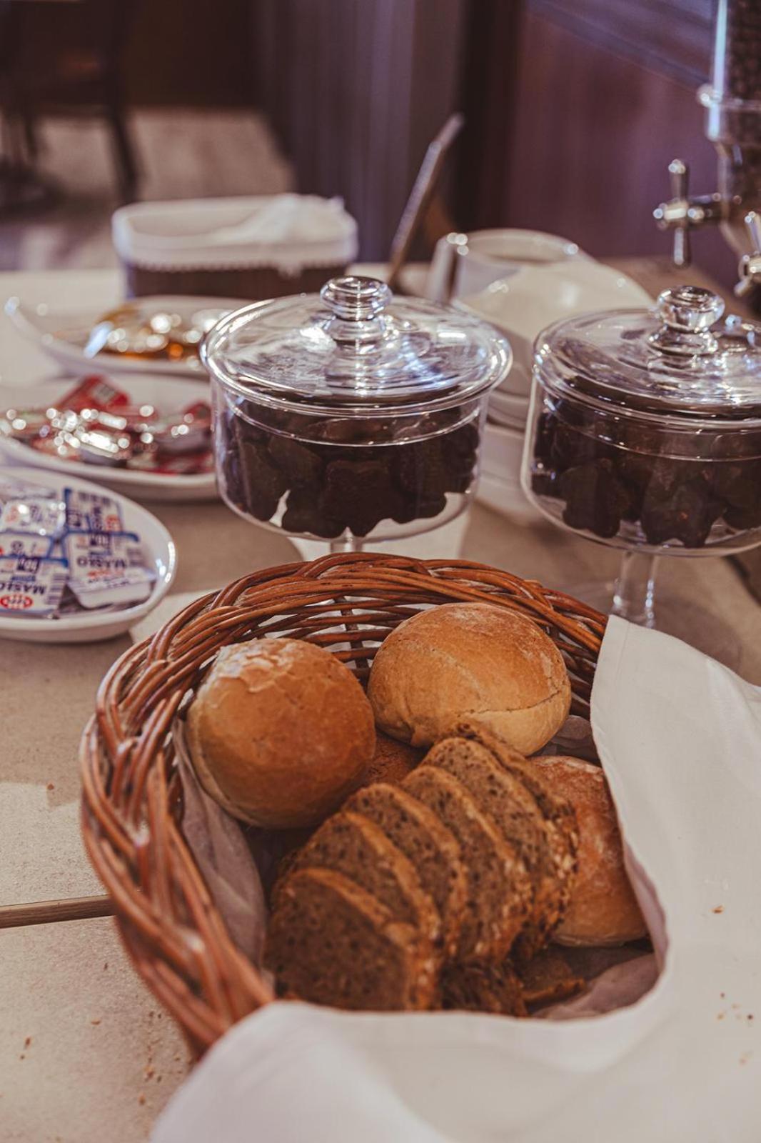 Hotel Fox Wolborz Екстер'єр фото