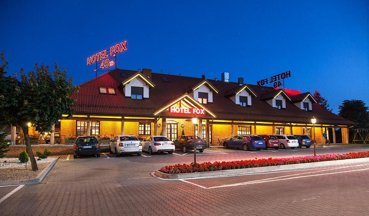 Hotel Fox Wolborz Екстер'єр фото