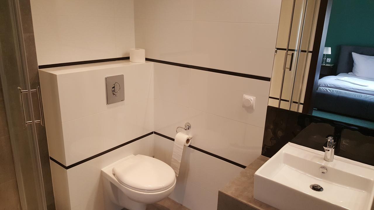 Hotel Fox Wolborz Екстер'єр фото