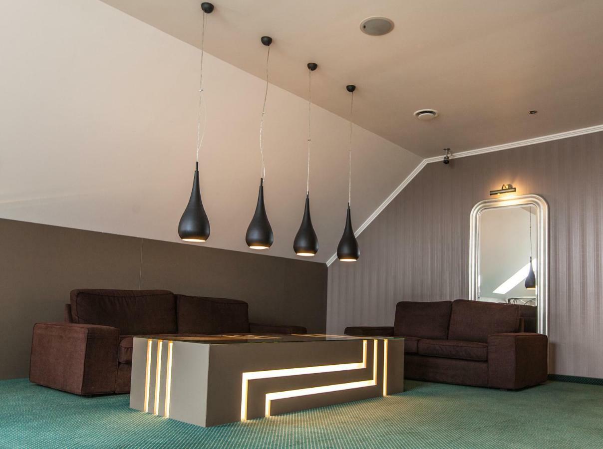 Hotel Fox Wolborz Екстер'єр фото