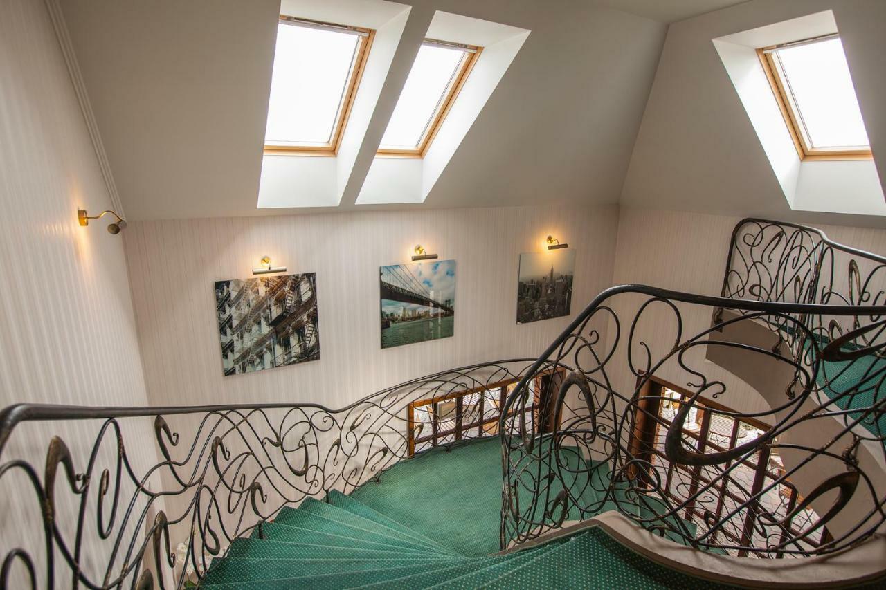 Hotel Fox Wolborz Екстер'єр фото