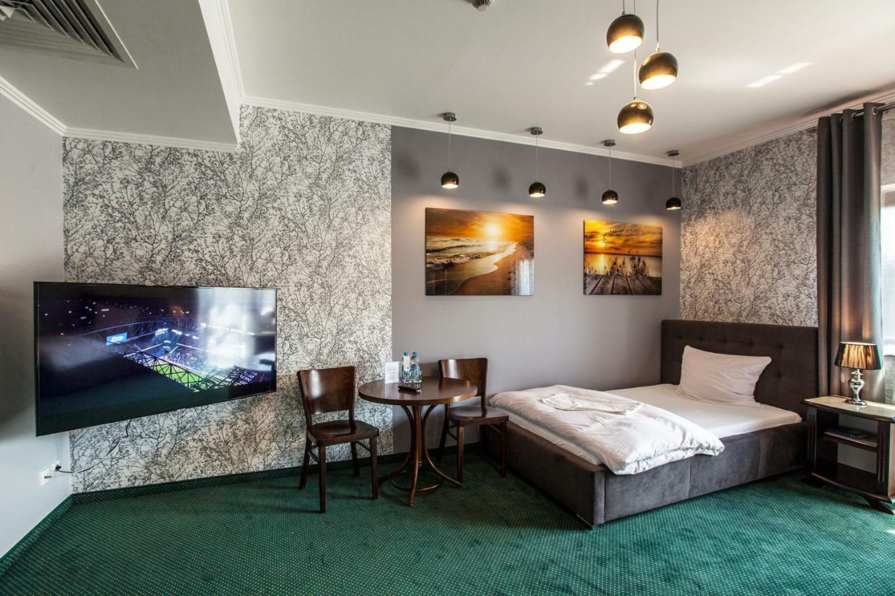 Hotel Fox Wolborz Екстер'єр фото