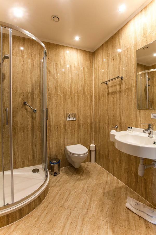 Hotel Fox Wolborz Екстер'єр фото