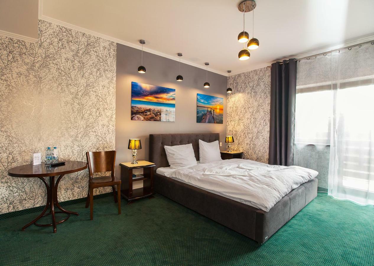 Hotel Fox Wolborz Екстер'єр фото