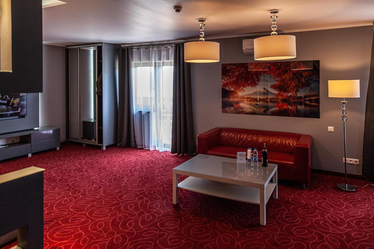 Hotel Fox Wolborz Екстер'єр фото