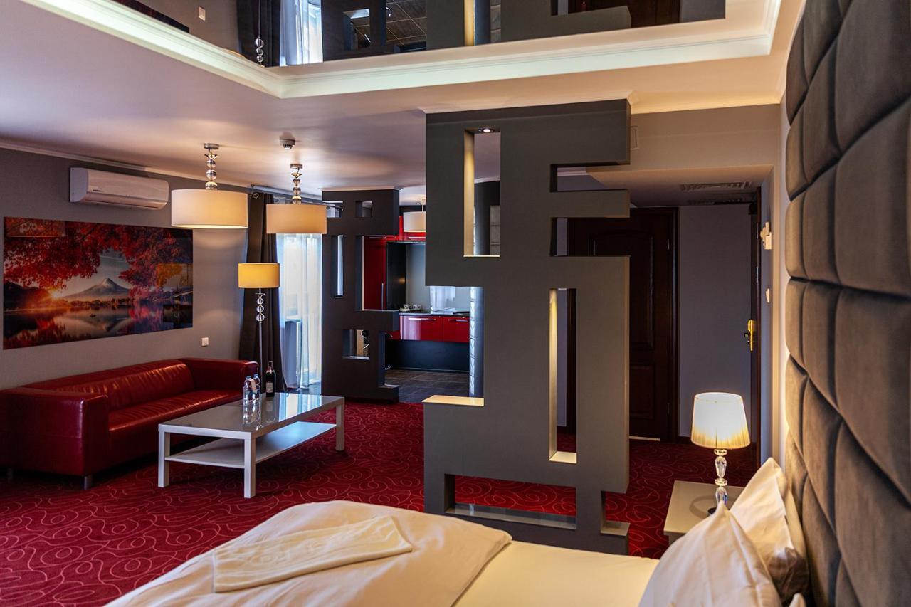 Hotel Fox Wolborz Екстер'єр фото